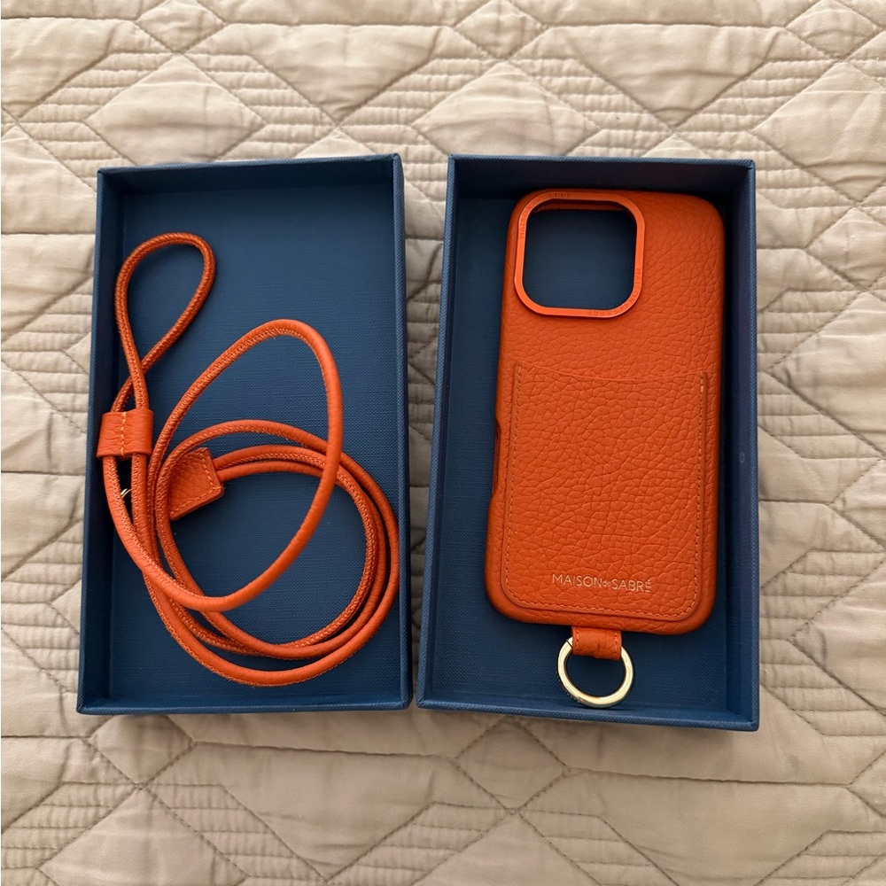 Maison de Sabré Iphone 16 pro with Strap